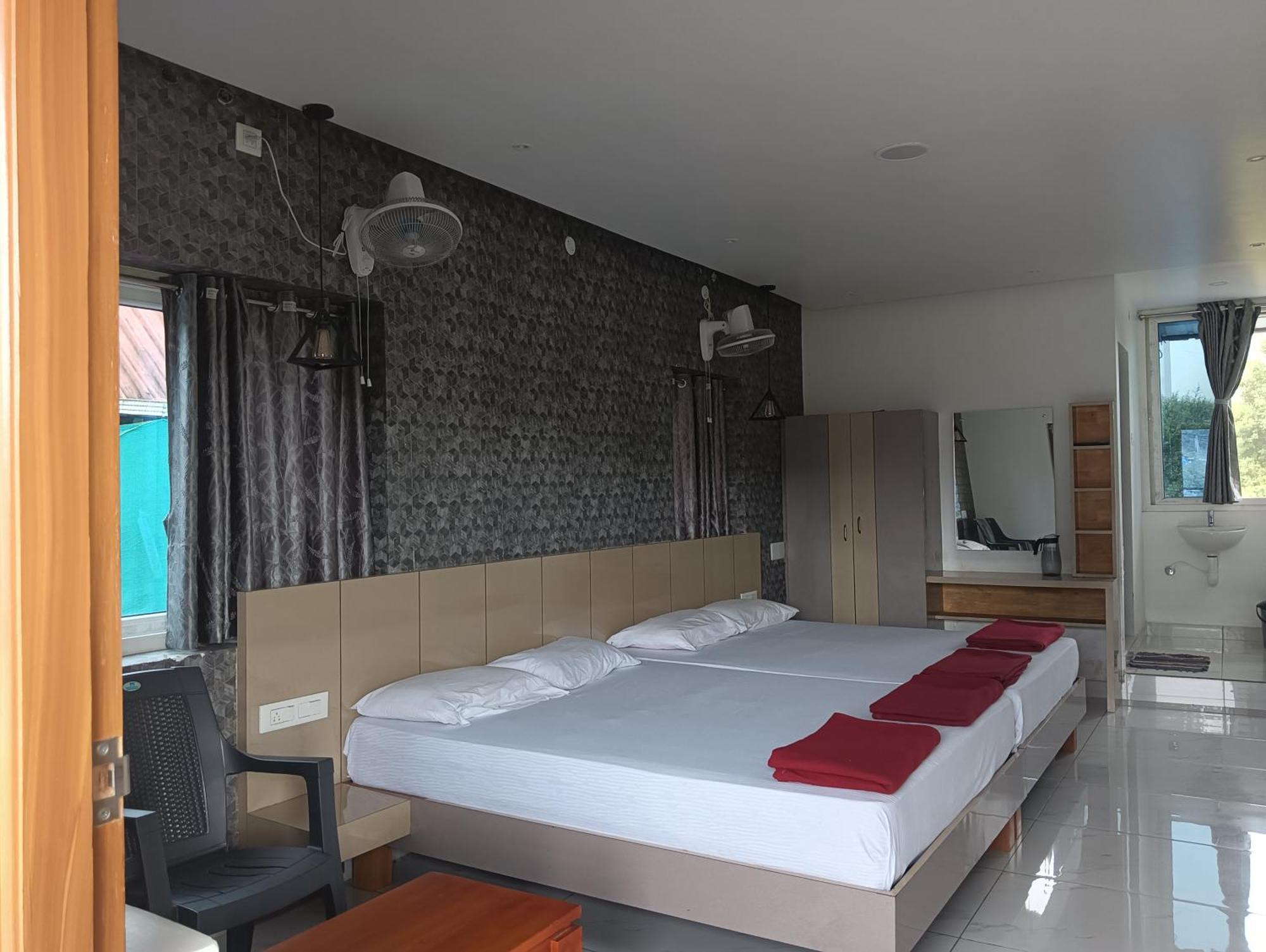 Hotel Hilltop Vālpārai Exteriér fotografie