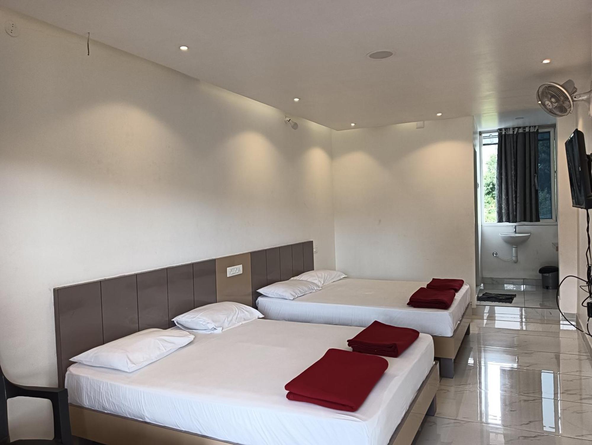 Hotel Hilltop Vālpārai Exteriér fotografie