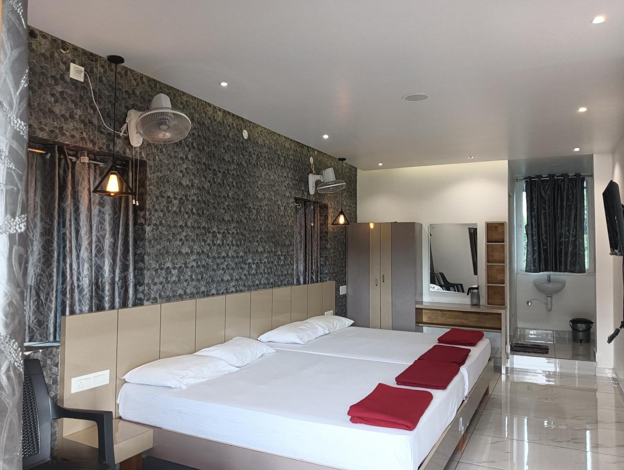 Hotel Hilltop Vālpārai Exteriér fotografie